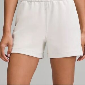 lululemon | Light Vapor Softstreme HR Short 4”